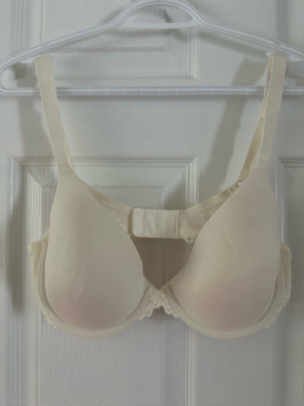 Maidenform Soft Cream T-Shirt Bra with Smooth Cups